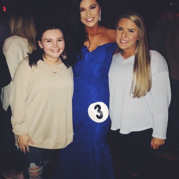 selling this pageant/ prom dress - Picture 4 of 6